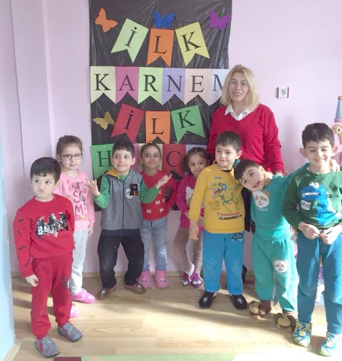 Miniklerde karne sevinci yaşadı