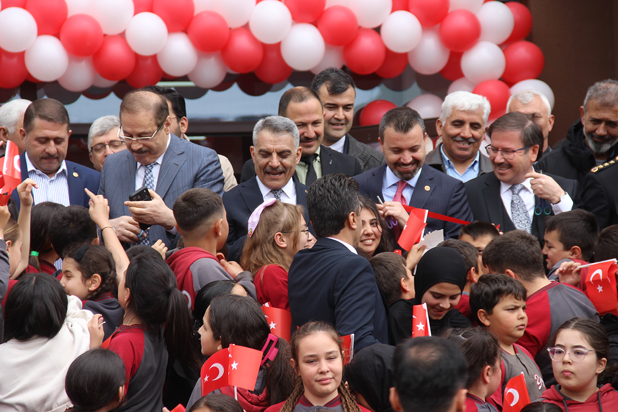 Vali Özkan: “30’u aşkın okul yatırımı tamamlandı”