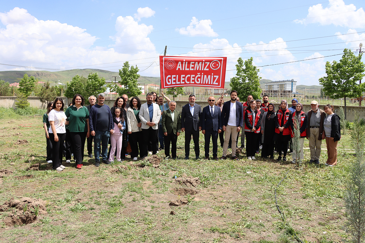 Yerköy’de fidanlar engeller için dikildi